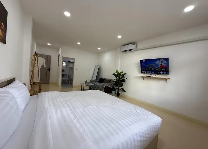 S 302 Sukhumvit48 Near Phrakanong Bts 3*