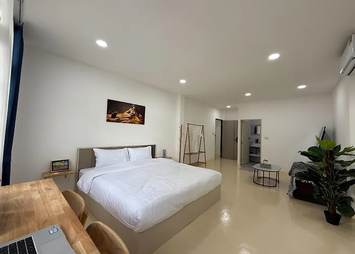 S 302 Sukhumvit48 Near Phrakanong Bts 酒店